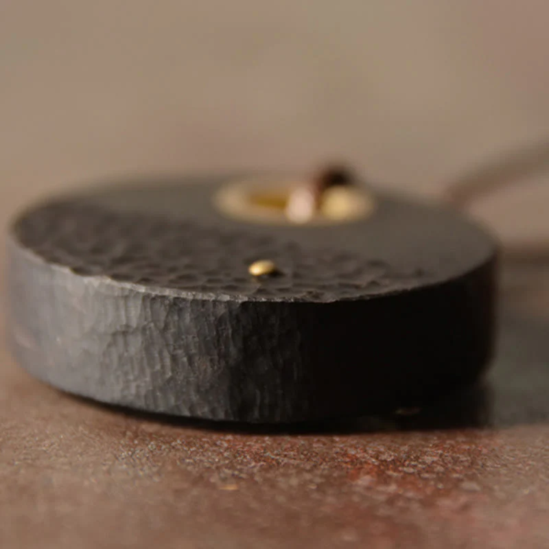 Collana con ciondolo in ottone e rame con Buddha Stones, realizzata a mano, in legno di ebano e pietra della pace - Image 7