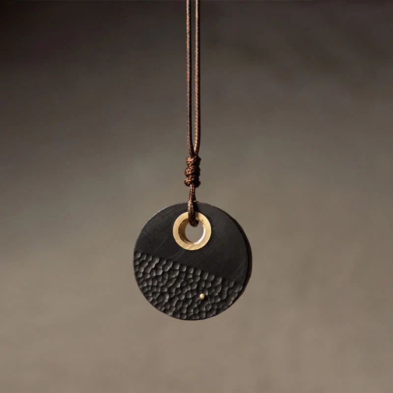 Collana con ciondolo in ottone e rame con Buddha Stones, realizzata a mano, in legno di ebano e pietra della pace - Image 9