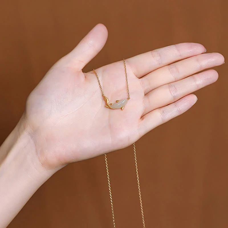 Collana con ciondolo portafortuna a forma di delfino in giada bianca in argento sterling 925 Buddha Stones - Image 18