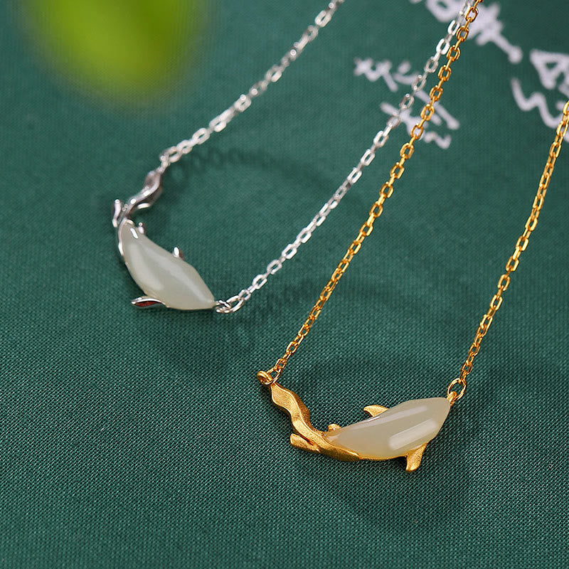 Collana con ciondolo portafortuna a forma di delfino in giada bianca in argento sterling 925 Buddha Stones - Image 2
