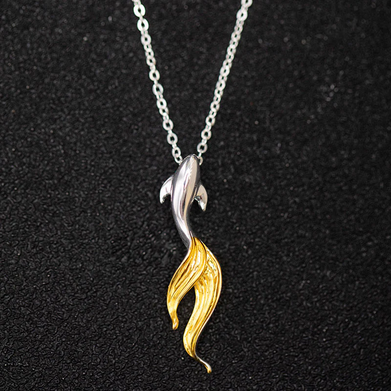 Collana con ciondolo portafortuna a forma di pesce koi dorato in argento sterling 925 Buddha Stones