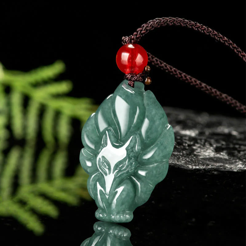 Collana con ciondolo portafortuna a forma di volpe a nove code in giada verde naturale Buddha Stones - Image 2