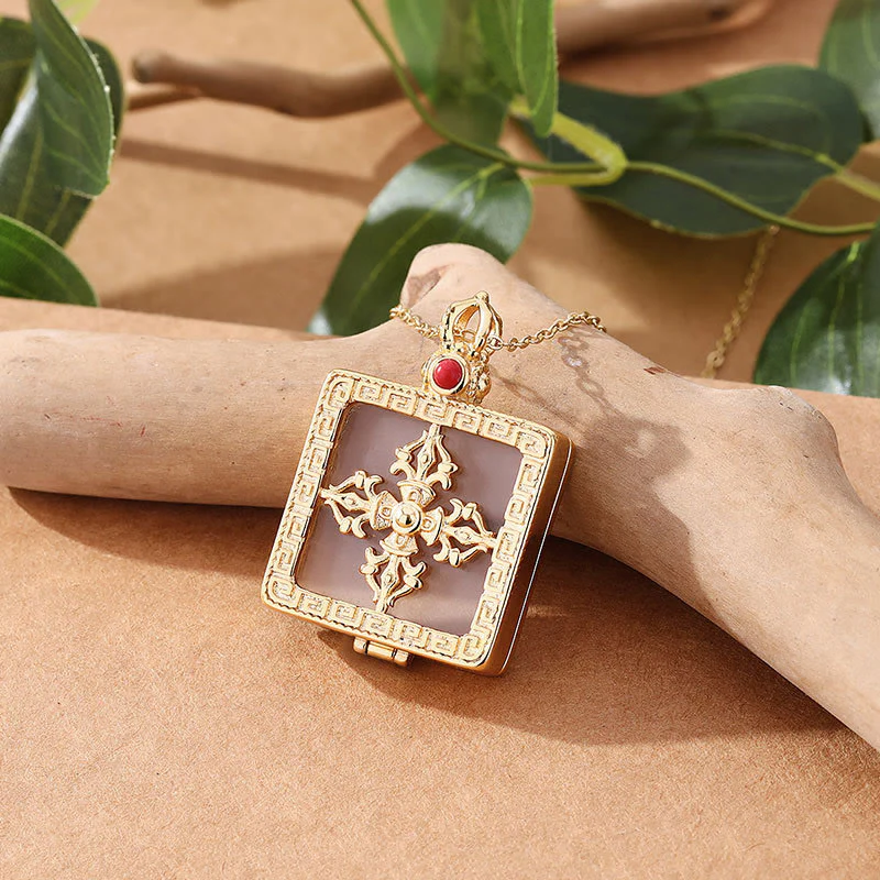 Collana con ciondolo portafortuna con protezione Dorje doppio in giada bianca placcata in oro 24K - Image 6