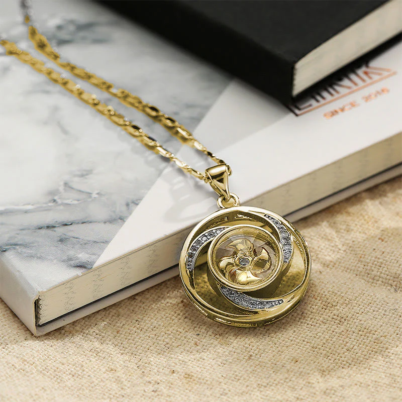 Collana con ciondolo portafortuna girevole a forma di mulino a vento in ottone placcato oro Buddha Stones - Image 17