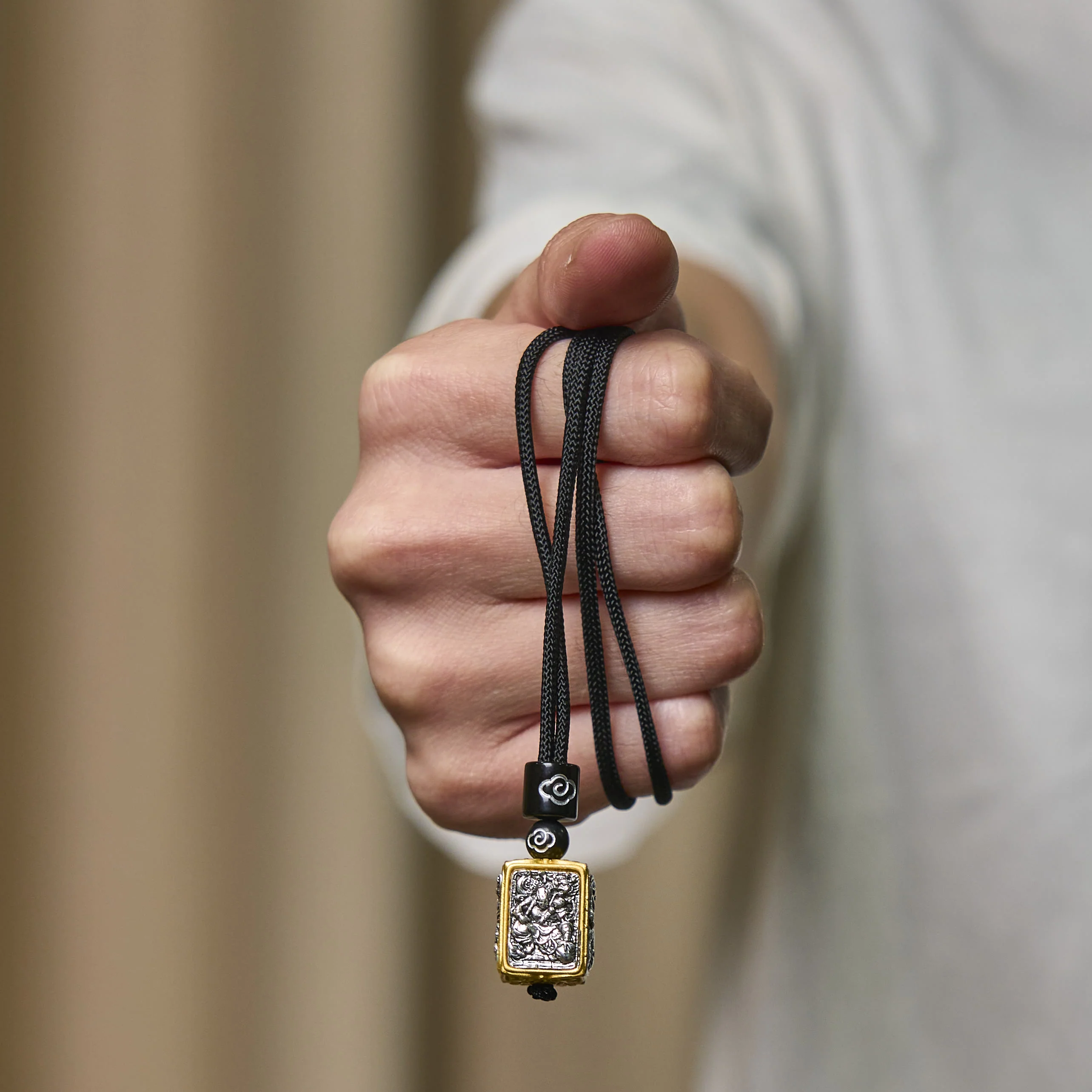 Collana con ciondolo quadrato in corda di protezione della dea della ricchezza, Buddha Stones Zakiram - Image 11