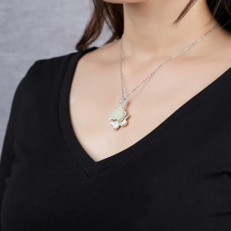 Collana della felicità con fiore di loto in giada bianca - Image 4