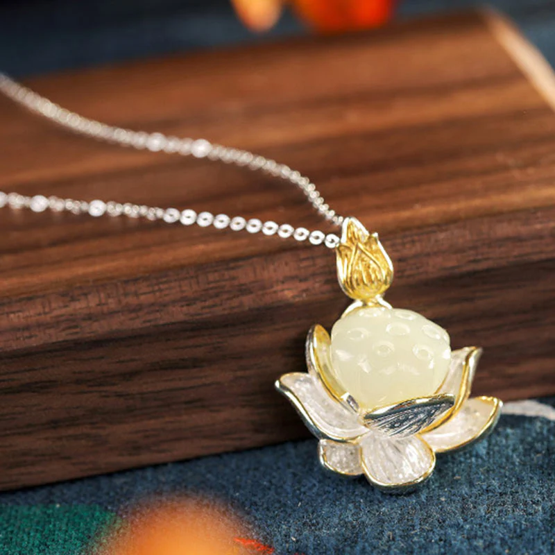 Collana della felicità con fiore di loto in giada bianca - Image 5