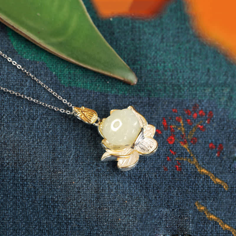 Collana della felicità con fiore di loto in giada bianca - Image 7