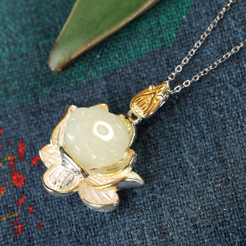 Collana della felicità con fiore di loto in giada bianca - Image 8