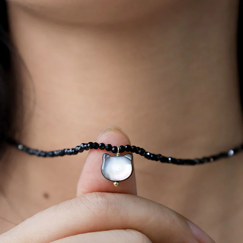 Collana girocollo con ciondolo a forma di gatto carino e spinello nero Buddha Stones - Image 10