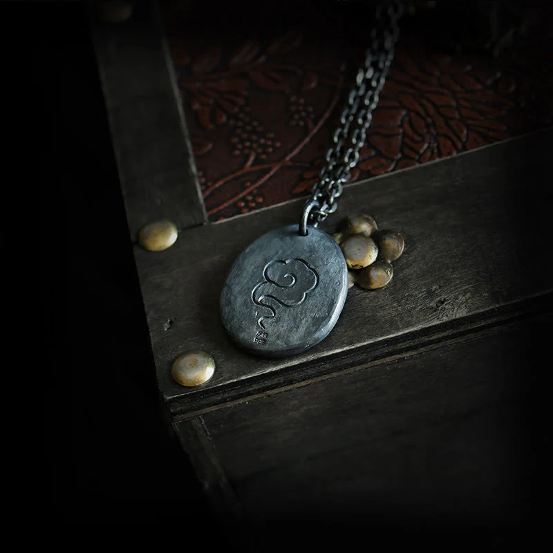 Collana pendente con ciondolo a forma di gru con nuvole di buon auspicio, in argento Buddha Stones 999 e oro 24k - Image 3