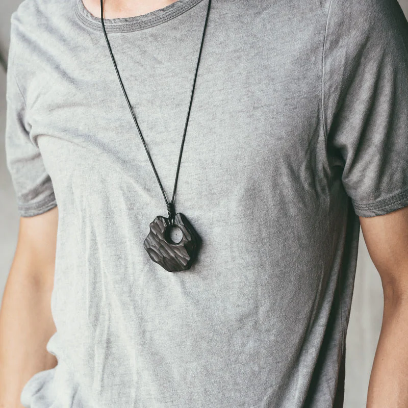 Collana pendente con ciondolo in legno di ebano e forma irregolare cava in Buddha Stones , equilibrio della pace - Image 4
