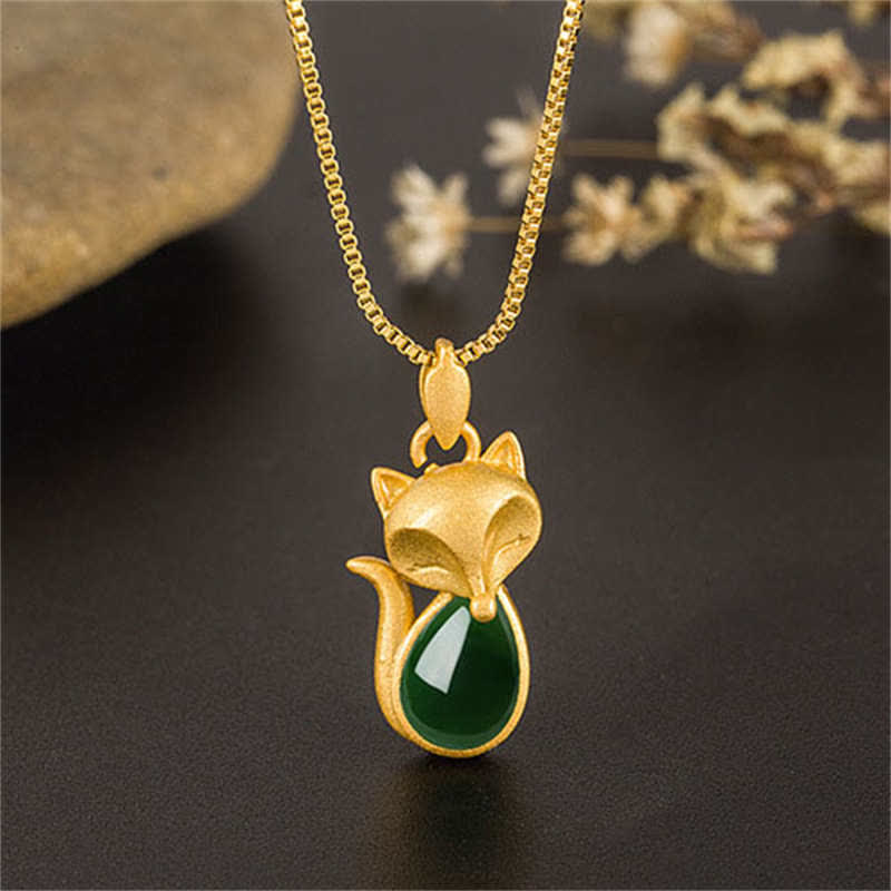Collana pendente con motivo a volpe in calcedonio verde Buddha Stones - Image 4