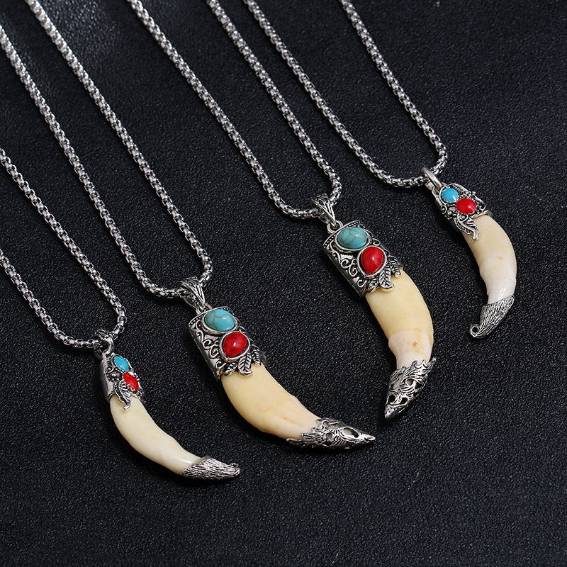 Collana pendente in acciaio al titanio con dente di lupo imitazione - Image 2