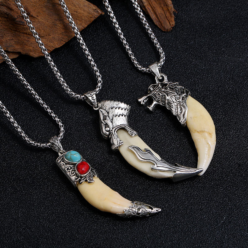 Collana pendente in acciaio al titanio con dente di lupo imitazione - Image 3
