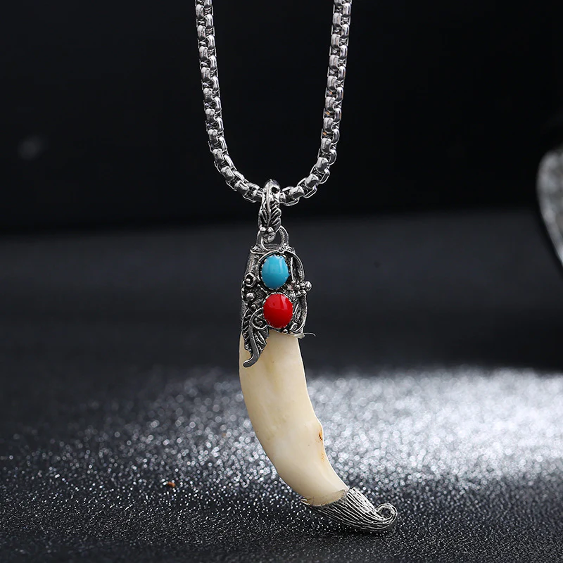 Collana pendente in acciaio al titanio con dente di lupo imitazione - Image 5