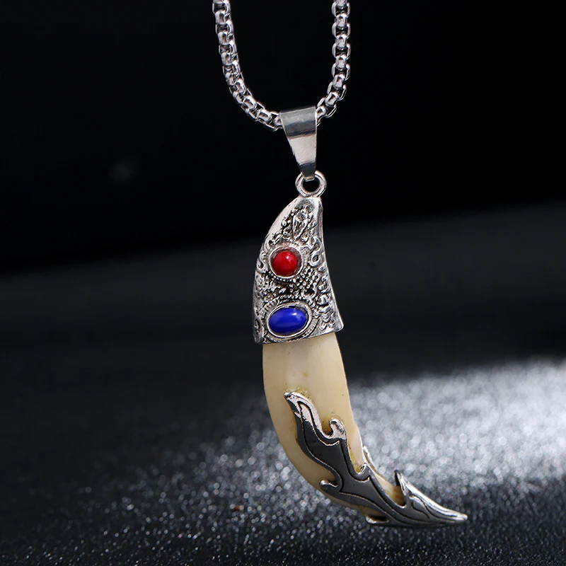Collana pendente in acciaio al titanio con dente di lupo imitazione - Image 8