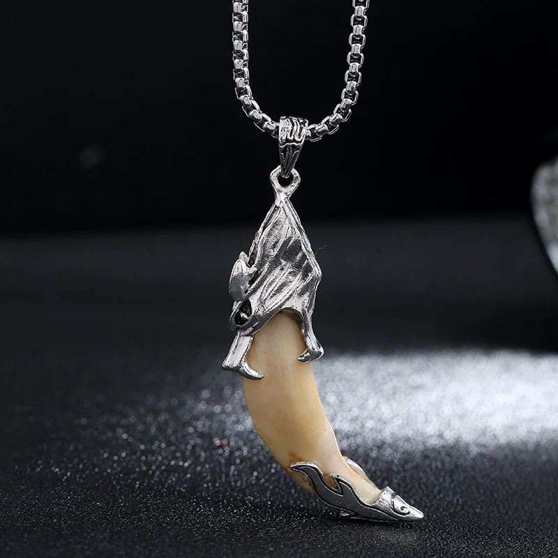Collana pendente in acciaio al titanio con dente di lupo imitazione - Image 9