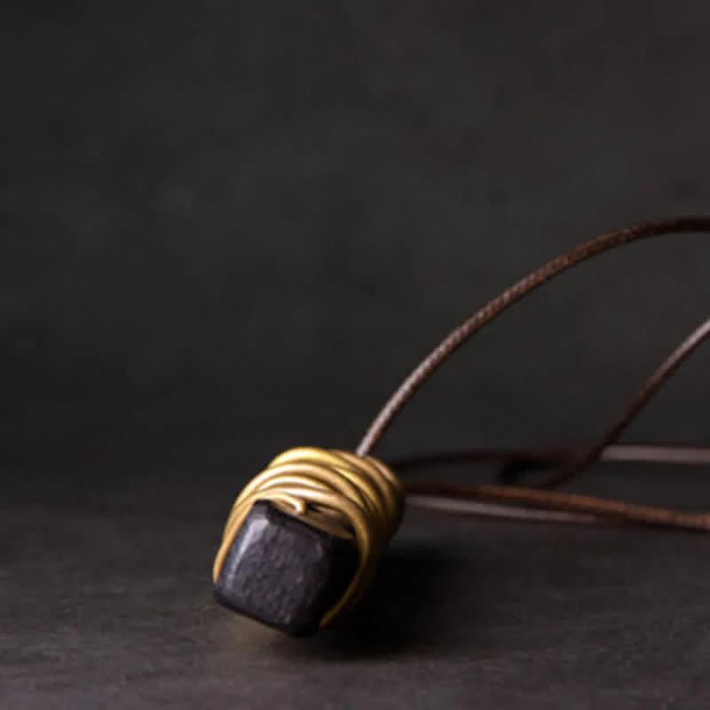 Collana con ciondolo a forma di bilancia, pace e Buddha Stones, Tibet, ebano, ottone. - Image 10