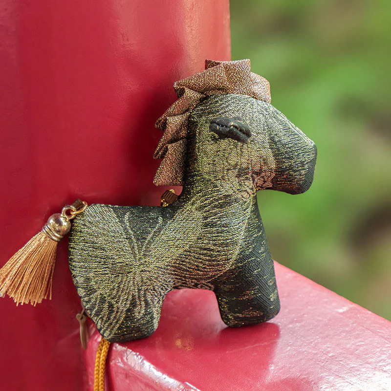 Decorazione da appendere con ricamo a nappa in corda rossa, motivo Buddha Stones Year of the Horse - Image 11