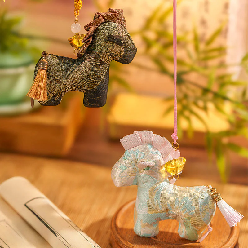 Decorazione da appendere con ricamo a nappa in corda rossa, motivo Buddha Stones Year of the Horse - Image 15