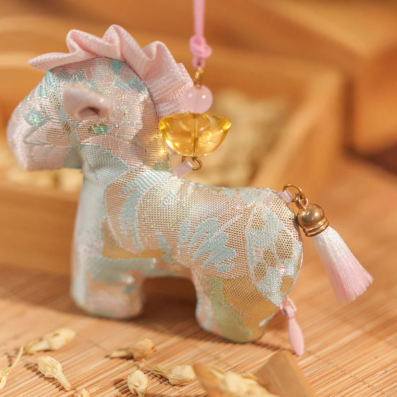 Decorazione da appendere con ricamo a nappa in corda rossa, motivo Buddha Stones Year of the Horse - Image 5