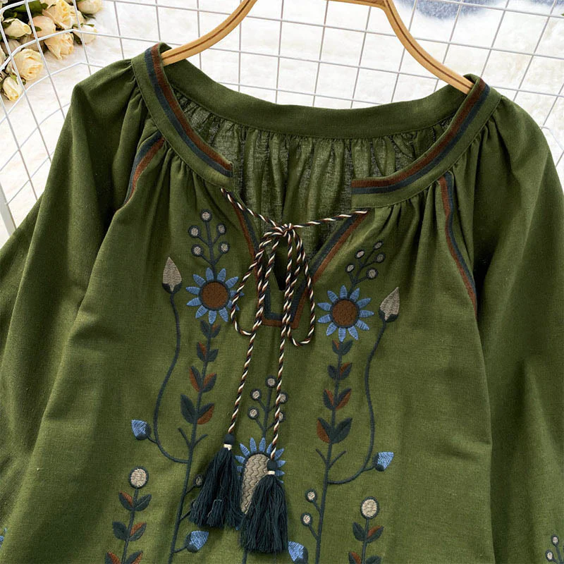 Maglietta casual da donna in cotone e lino con scollo rotondo e motivo a fiori e foglie con ricamo Buddha Stones - Image 3
