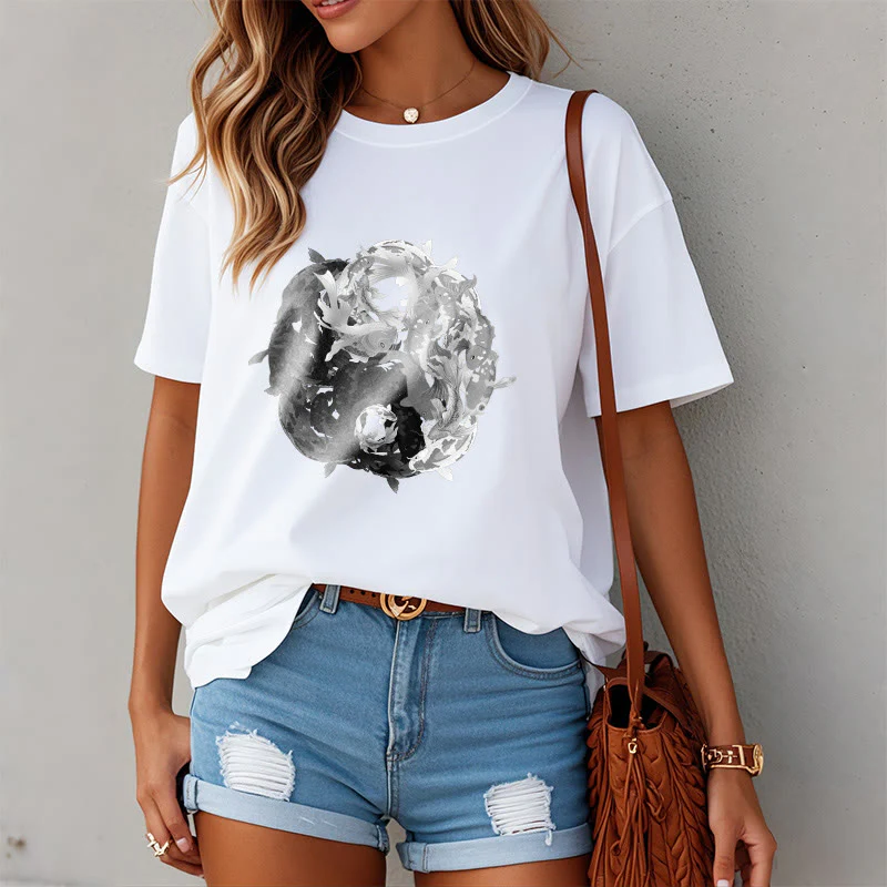Maglietta in cotone con combinazione di Buddha Stones Yin Yang Koi Fish - Image 3
