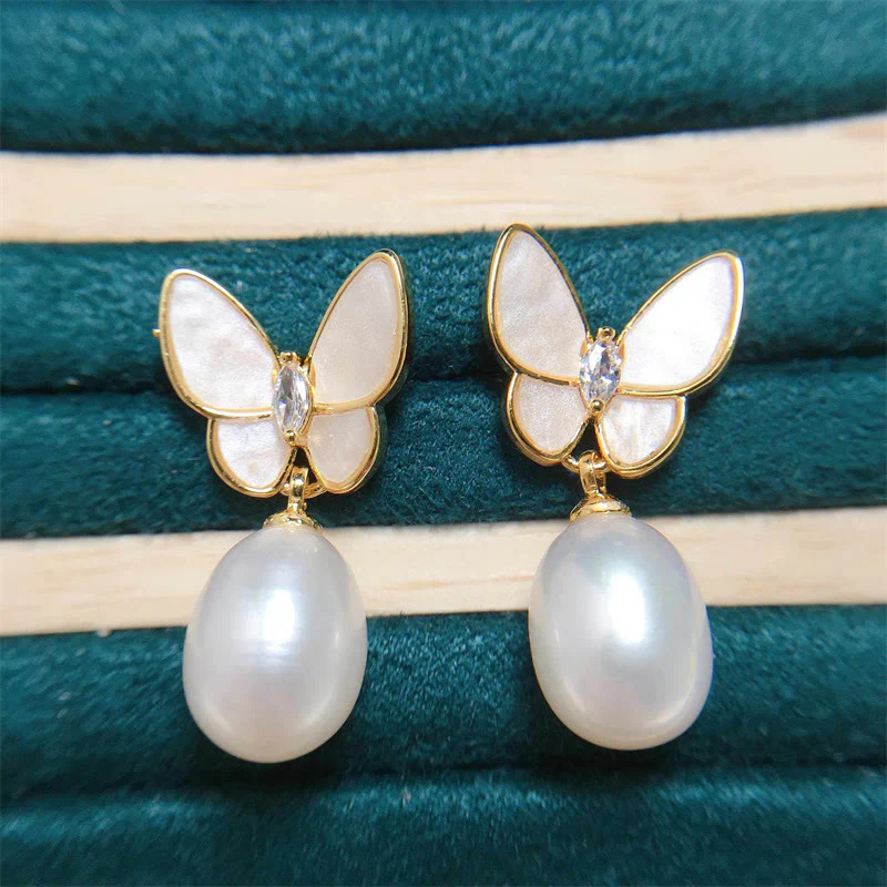 Orecchini a bottone con farfalla e perle in rame placcato oro 18K, con perline in argento sterling 925 e Buddha Stones