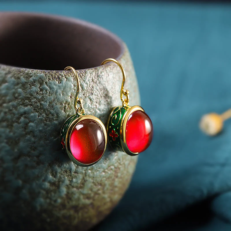 Orecchini pendenti rotondi con gancio in corindone rosso Buddha Stones Confidence - Image 2