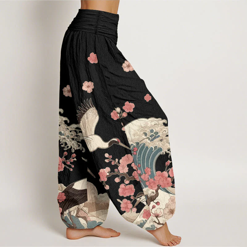 Pantaloni harem da donna con elastico in vita, in puro Buddha Stones , con gru e fiori di pesco e oceano - Image 8