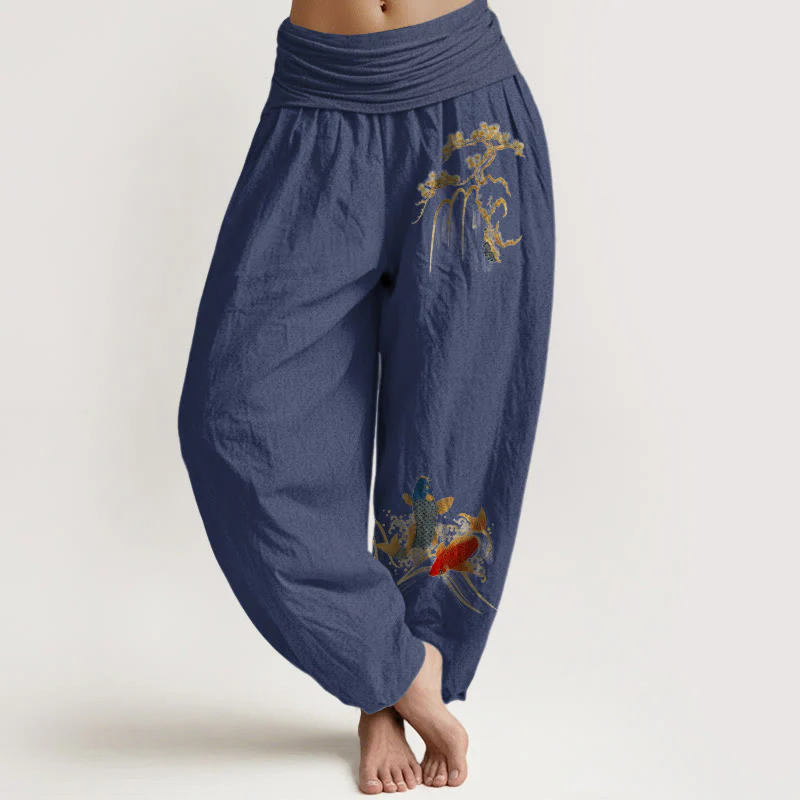 Pantaloni harem da donna con elastico in vita, in puro cotone, con motivo a pesci koi e albero di pino Buddha Stones - Image 6