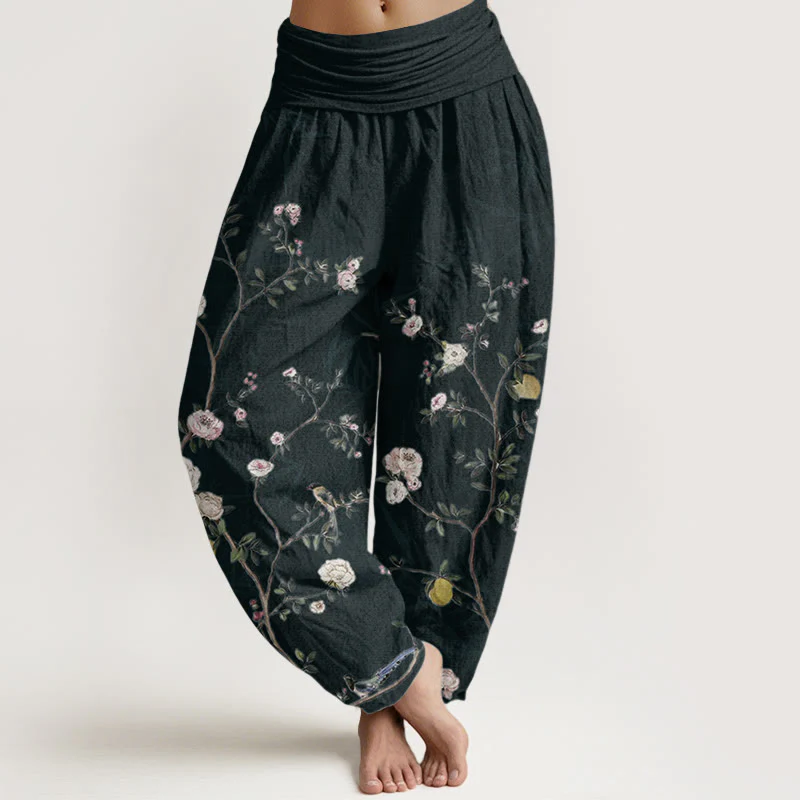 Pantaloni harem da donna con elastico in vita, in puro cotone, con motivo Buddha Stones, fiori rosa e bianchi, foglie di bambù e frutta - Image 10