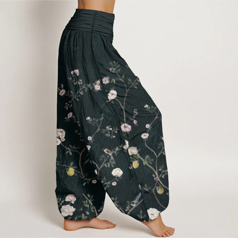 Pantaloni harem da donna con elastico in vita, in puro cotone, con motivo Buddha Stones, fiori rosa e bianchi, foglie di bambù e frutta - Image 12
