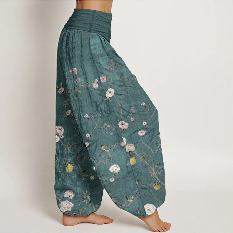 Pantaloni harem da donna con elastico in vita, in puro cotone, con motivo Buddha Stones, fiori rosa e bianchi, foglie di bambù e frutta - Image 3