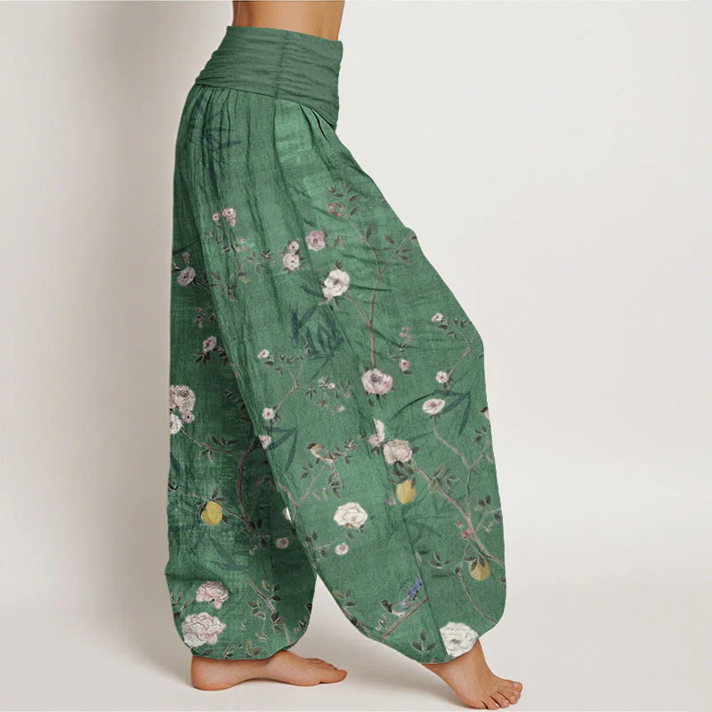 Pantaloni harem da donna con elastico in vita, in puro cotone, con motivo Buddha Stones, fiori rosa e bianchi, foglie di bambù e frutta - Image 9