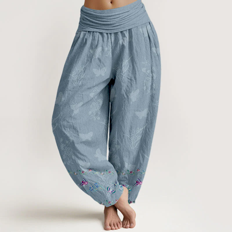 Pantaloni harem da donna con elastico in vita, modello Buddha Stones in puro cotone, gambe disposte in modo ordinato, motivo a farfalla e fiori d'erba - Image 6