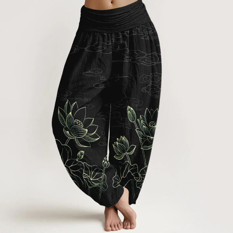 Pantaloni harem da donna con elastico in vita, modello conciso di fiori di loto, foglie, baccelli, boccioli e nuvole, in puro cotone, motivo Buddha Stones - Image 9