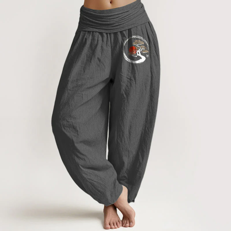 Pantaloni harem da donna in puro cotone con elastico in vita e motivo a carattere Zen Buddha Stones, albero di pino e sole rosso - Image 15