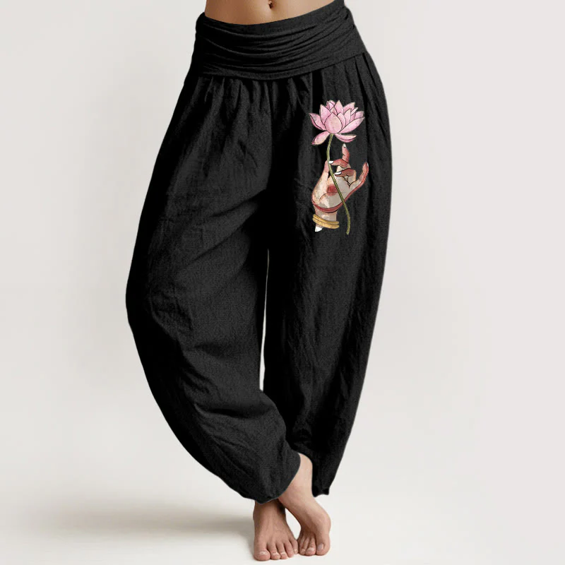 Pantaloni harem in cotone con elastico in vita e motivo a loto delicato Buddha Stones in mano