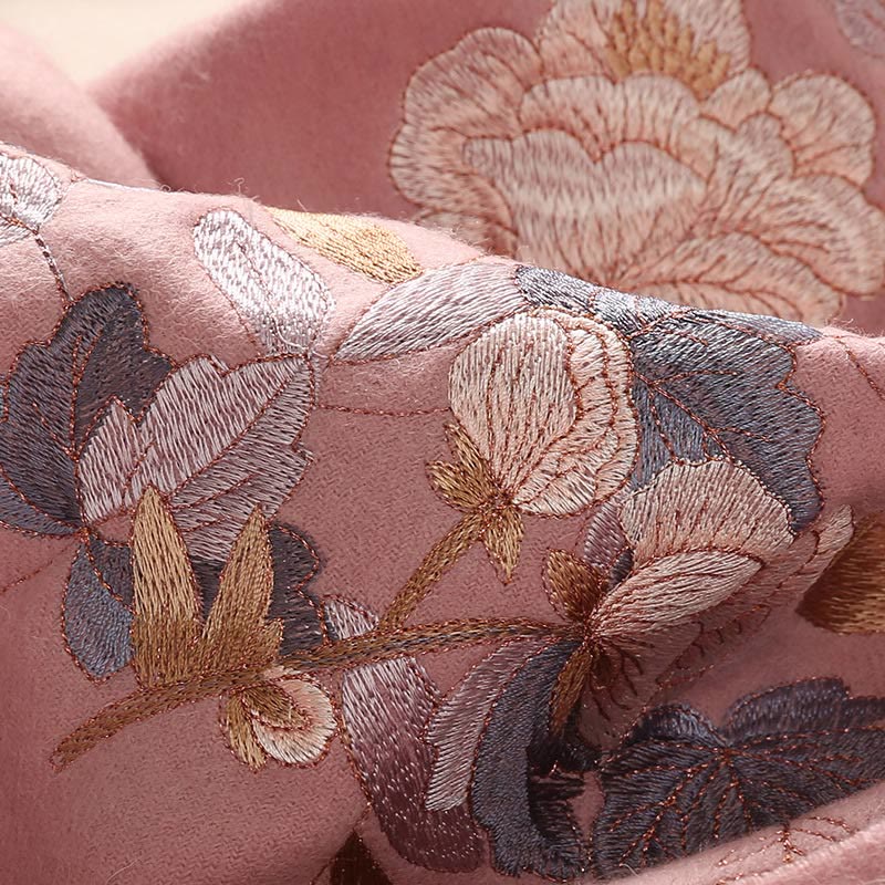 Scialle di lana con Buddha Stones, fiori bianchi e rosa, foglie dorate, ricamo con nappa, sciarpa da viaggio invernale e accogliente - Image 12