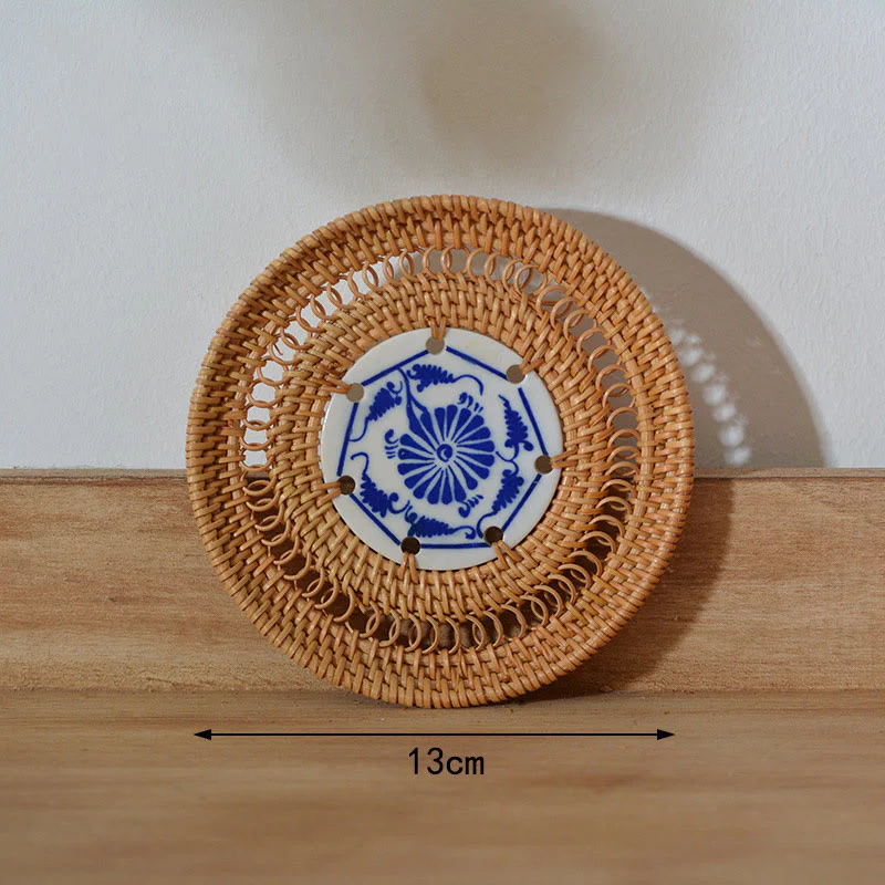 Sottobicchiere per tazza da tè in rattan con motivo floreale in ceramica - Image 15