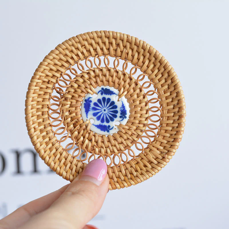 Sottobicchiere per tazza da tè in rattan con motivo floreale in ceramica - Image 16