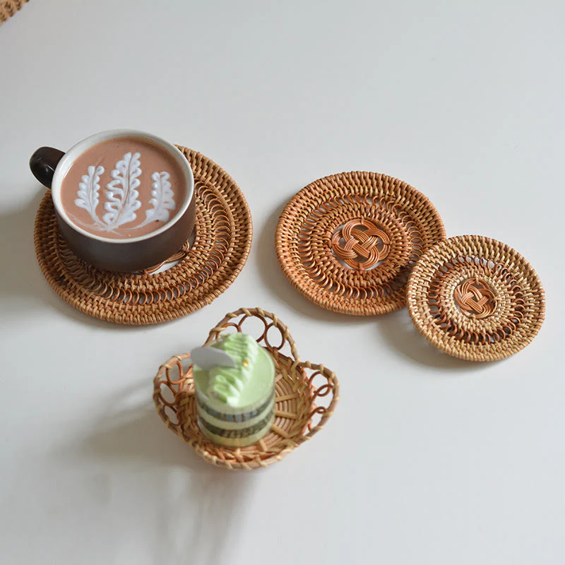 Sottobicchiere per tazza da tè in rattan con motivo floreale in ceramica - Image 2