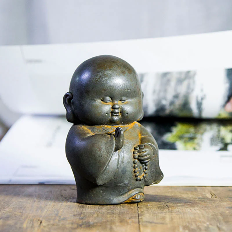 Statua in resina fusa Buddha Stones fatta a mano, piccolo monaco, in polvere di ferro, decorazione per la casa - Image 8